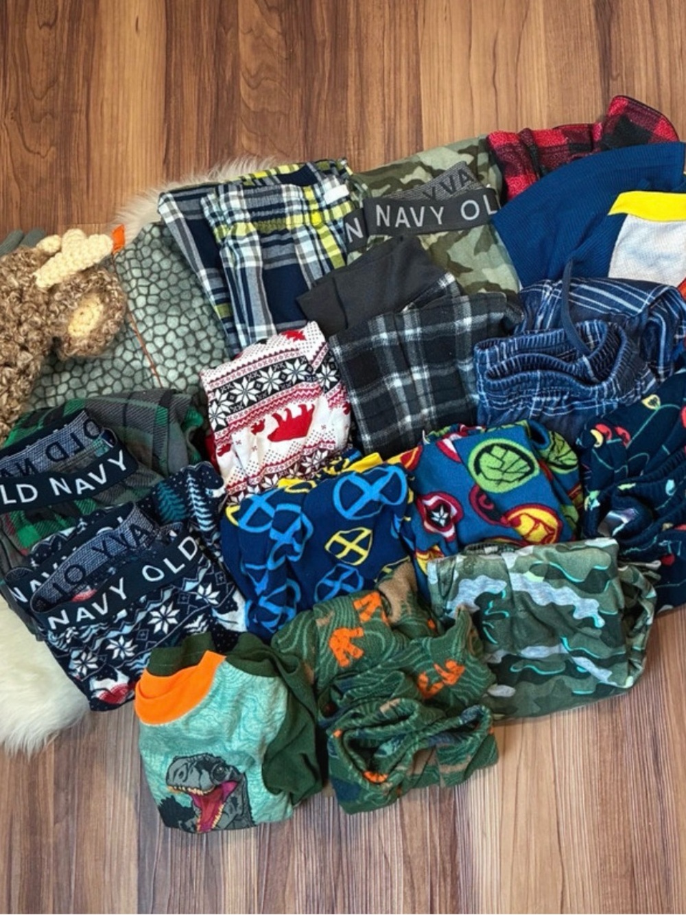 Boys Pajama Shirts and Pants Clothing Bundle • Size 6/7